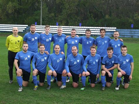 felnőtt focicsapat edzésen