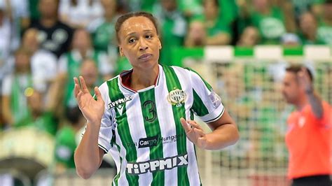Beatrice Edwige, az FTC korábbi beállója akcióban