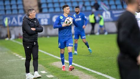 Dibusz Dénes és Szendrei Norbert a MOL Magyar Kupával a sajtótájékoztatón