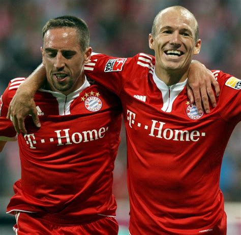 Franck Ribéry és Arjen Robben ünnepelnek egy Bayern-meccsen