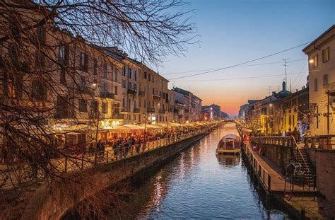 Navigli csatornák esti fényekben