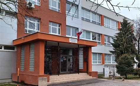 Iskola bejárata vagy logója