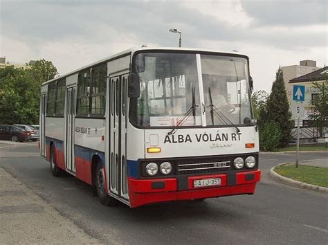 Mihály Árpád az Alba Volán mezében a jégen