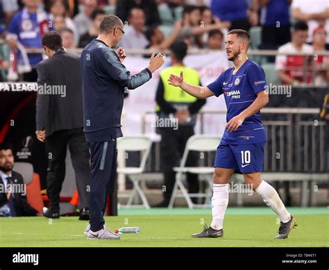 Maurizio Sarri és Eden Hazard a Chelsea edzésén