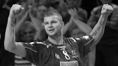 Marian Cozma mellszobra Veszprémben