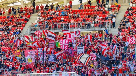 Debreceni VSC szurkolók a Nagyerdei Stadionban