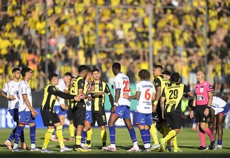Nacional és Peñarol játékosok ünneplése