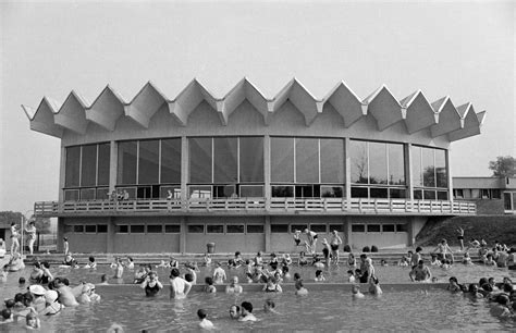 Az 1970-es években épülő új stadion munkálatai