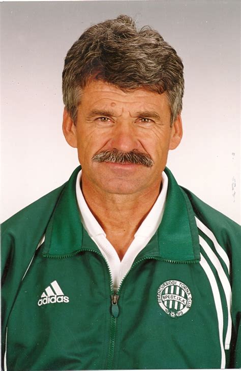 Csank János labdarúgóedző a Vác-Samsung élén 1992-ben