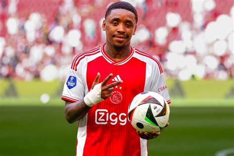 Steven Bergwijn és Calvin Bassey bemutatása az Ajaxnál