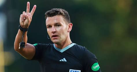 Nick Walsh játékvezető portréja