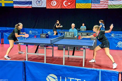asztalitenisz játékosok