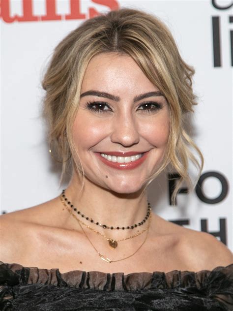 Chelsea Kane portrékép, aktuális frizurájával