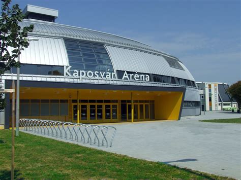 Kaposvár stadion esőben
