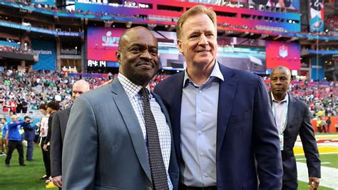 Roger Goodell NFL komisszár és DeMaurice Smith NFLPA vezető