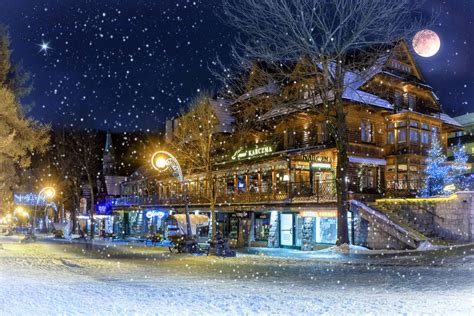 Zakopane téli panorámája és a Tátra hegyvonulatai