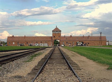 Auschwitz-Birkenau krematóriumok és gázkamrák maradványai
