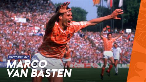 Marco van Basten ikonikus kapáslövése az 1988-as Eb-döntőben