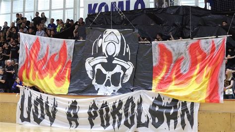 Komlói Kézilabda Munkacsarnok külső látképe