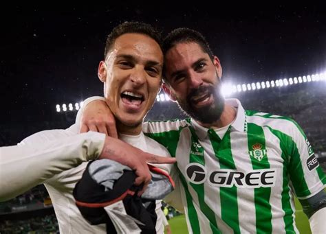 Antony és Isco játék közben