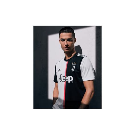 Juventus hivatalos hazai gyerek mez részletei