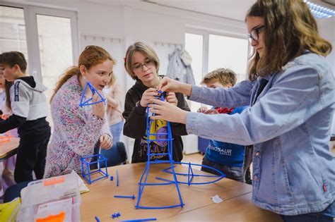 fiatal tenisz tehetség edzésen