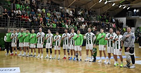 Fradi férfi kézilabda csapat akcióban egy mérkőzésen