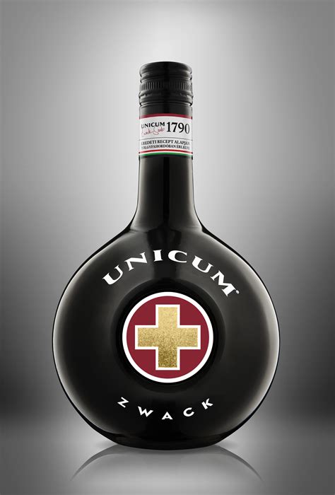 Unicum palack a kétfejű sas logóval