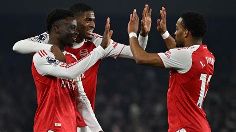 Arsenal és Barcelona játékosok összecsapása