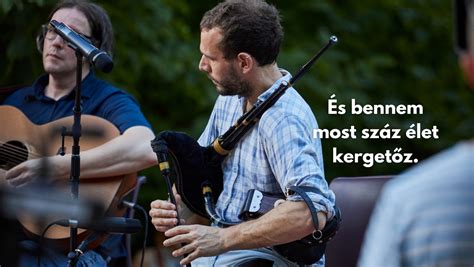 Slam poetry tábori hangulat egy szabadtéri helyszínen