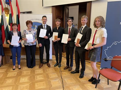 Díjátadó ünnepség pillanata a Vízügyi Technikusok Versenyén