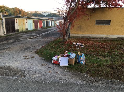 A pécsi Melinda utcai garázssor, ahol sok zenekar próbált