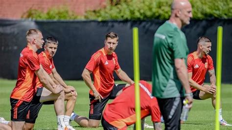 Futballisták erőnléti edzésen