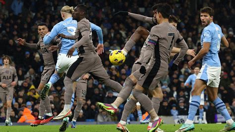 Manchester City játékosok ünneplik a gólt a Premier League mérkőzésen