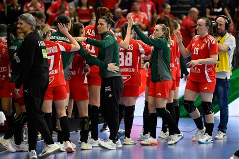 Örömteli pillanatok a magyar női kézilabda-válogatottnál