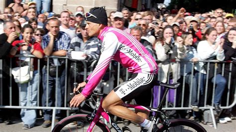 Jan Ullrich a múltban kerékpározik
