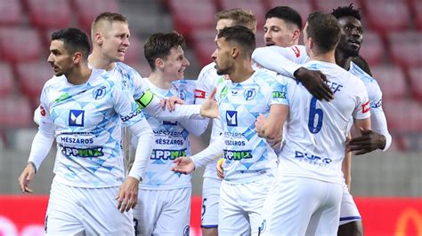 Játékosok a Hidegkuti-stadionban
