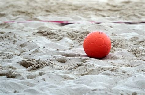 Strandkézilabda mérkőzés homokos pályán