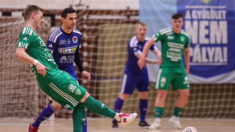Orosz futballhuligánok felkészülése a konfrontációra