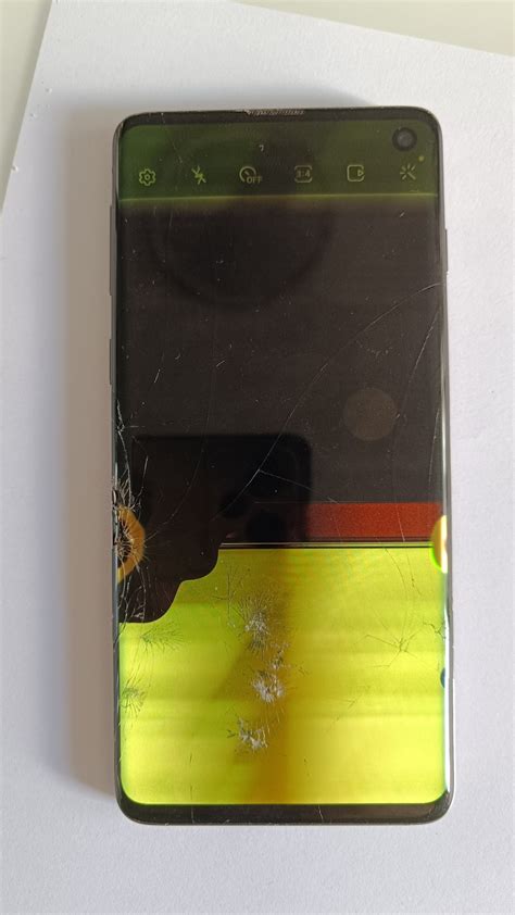 Sérült, csíkos telefon kijelző