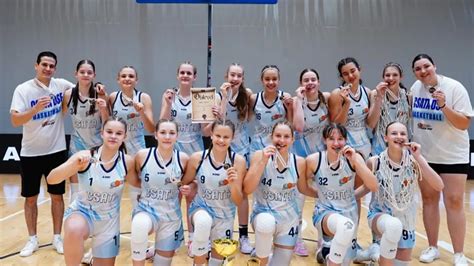 Csata DSE junior leány kosárlabda csapat ünneplés