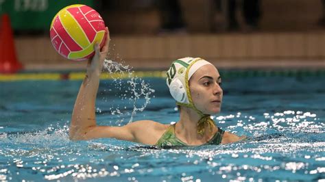 Az Eger női vízilabda csapata ünnepli a győzelmet a Ferencváros ellen