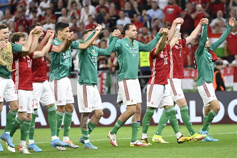 Labdarúgás és jégkorong összehasonlítása