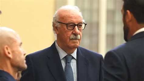 Vicente del Bosque, Spanyolország szövetségi kapitánya a 2012-es Eb trófeával