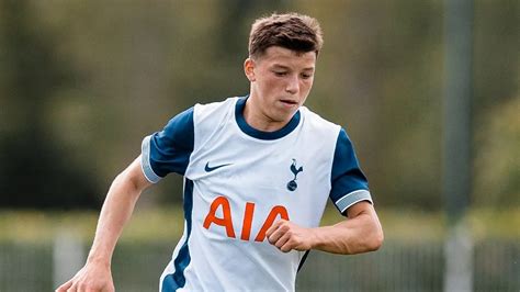 Leon Myrtaj futballmeccsen