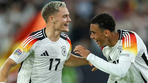 Florian Wirtz és Jamal Musiala együtt ünnepli a gólt
