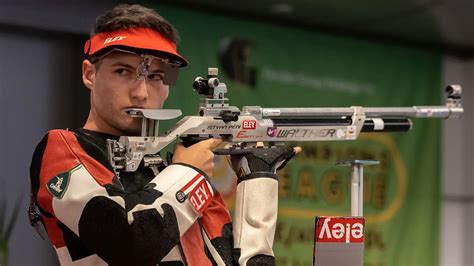 Péni István 50m puska három testhelyzetű versenyben