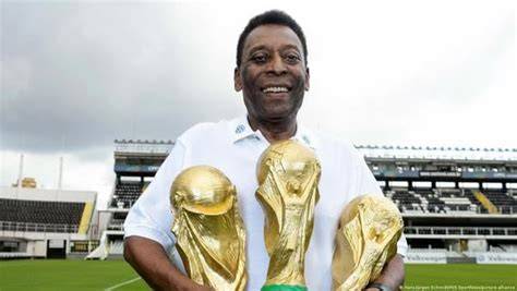 Pelé világbajnoki trófeával