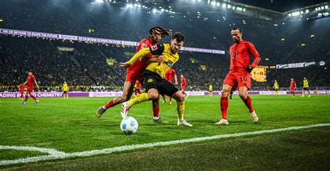 Futballszurkolók a határon