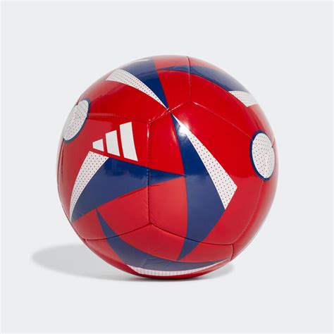 A futball-labda és a fejelés fizikája